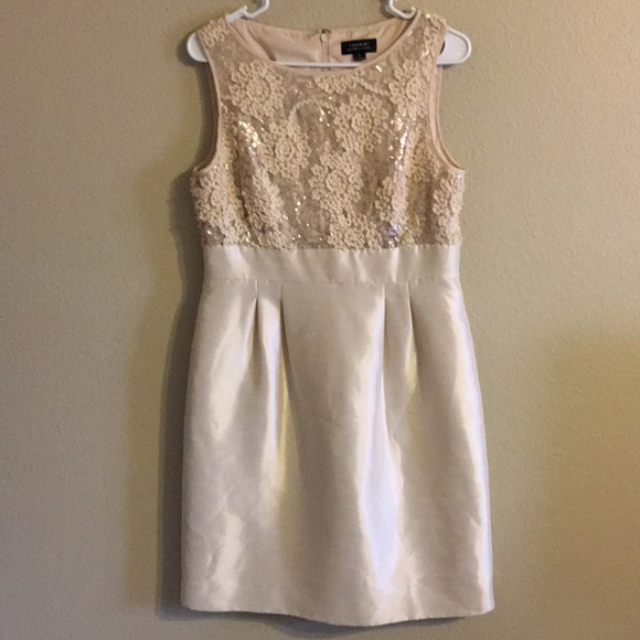Tahari Dresses & Skirts - Tahari Ivory and Gold cocktail dress size 8